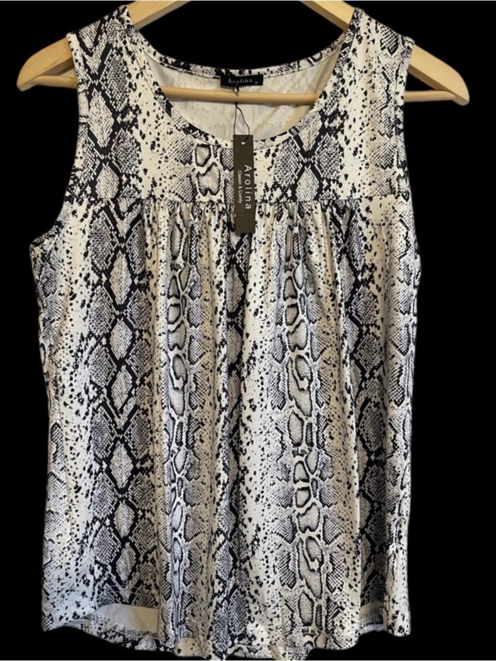 Arolina Women’s, size M tank top, NWT (CL)